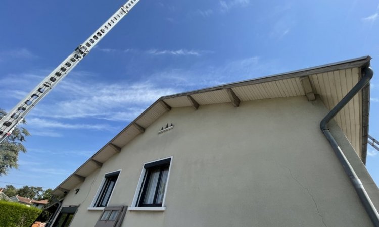 Entreprise pour le redressement de toiture à Chatte 